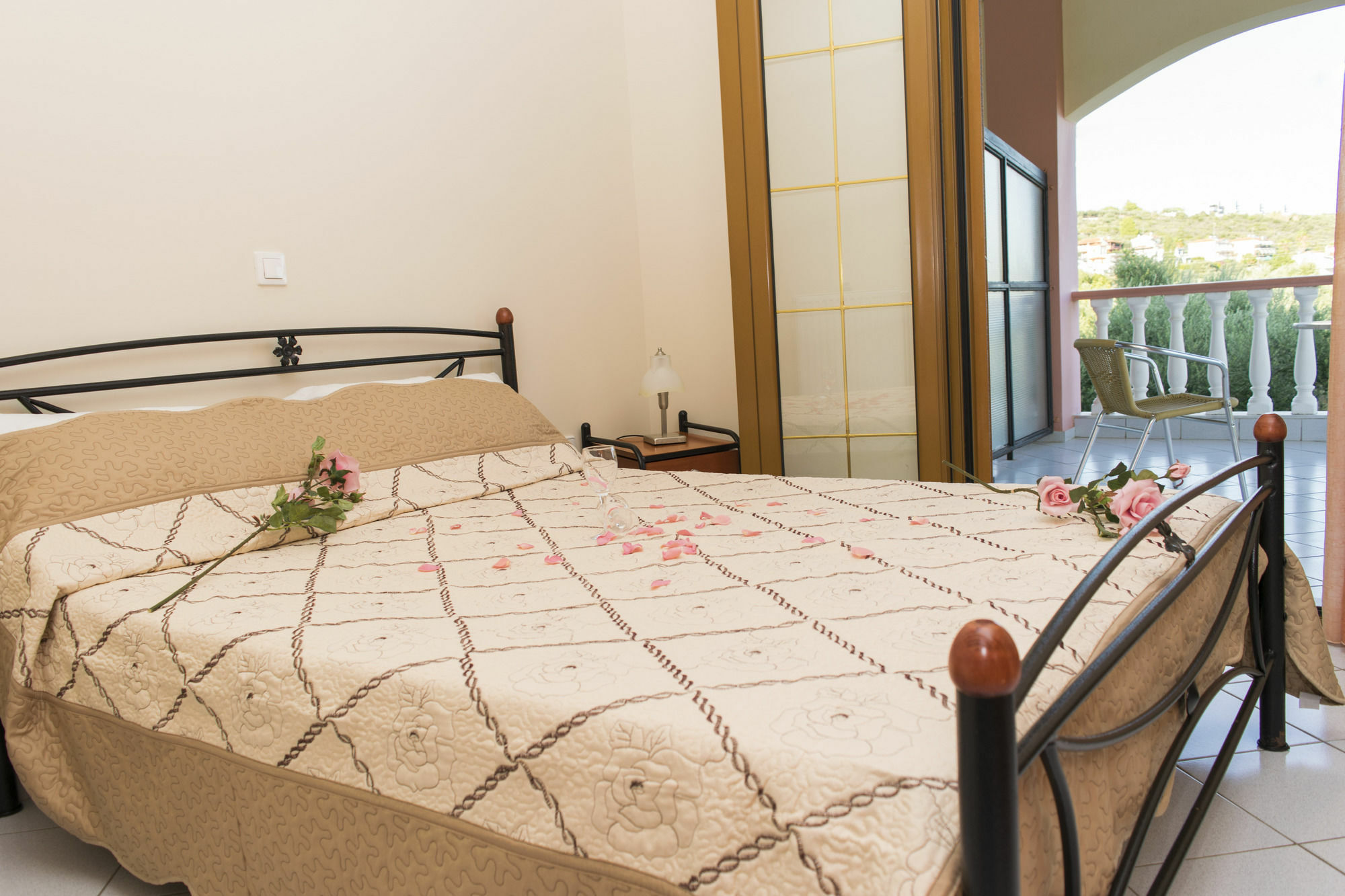 Sofia Apartments Mavrovoúnion Buitenkant foto