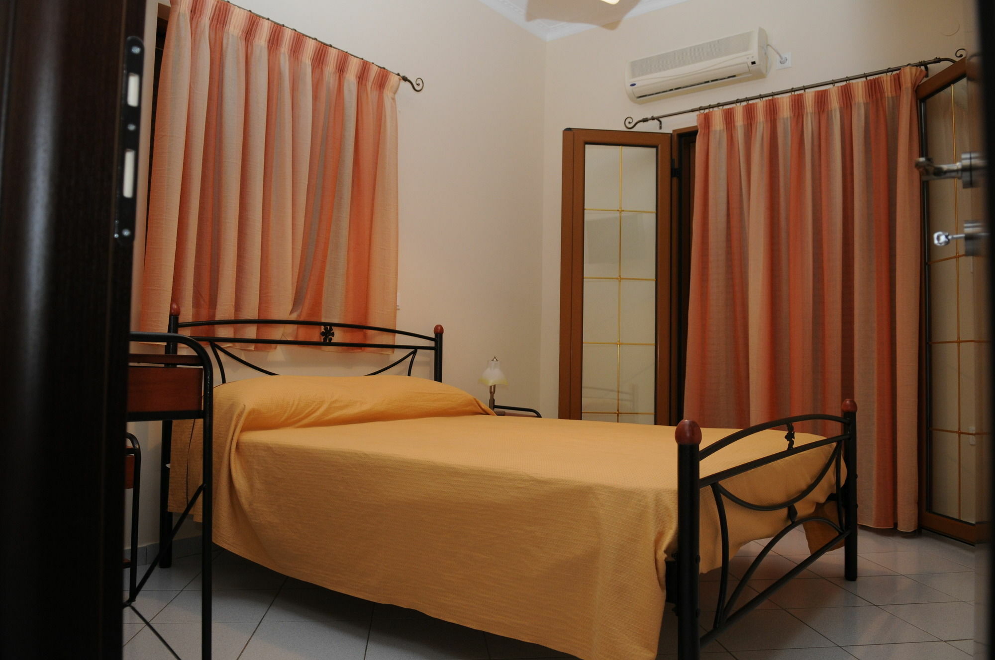 Sofia Apartments Mavrovoúnion Buitenkant foto